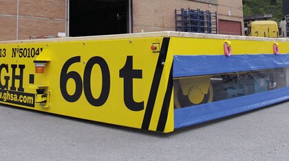Transportvagn i industriell miljö